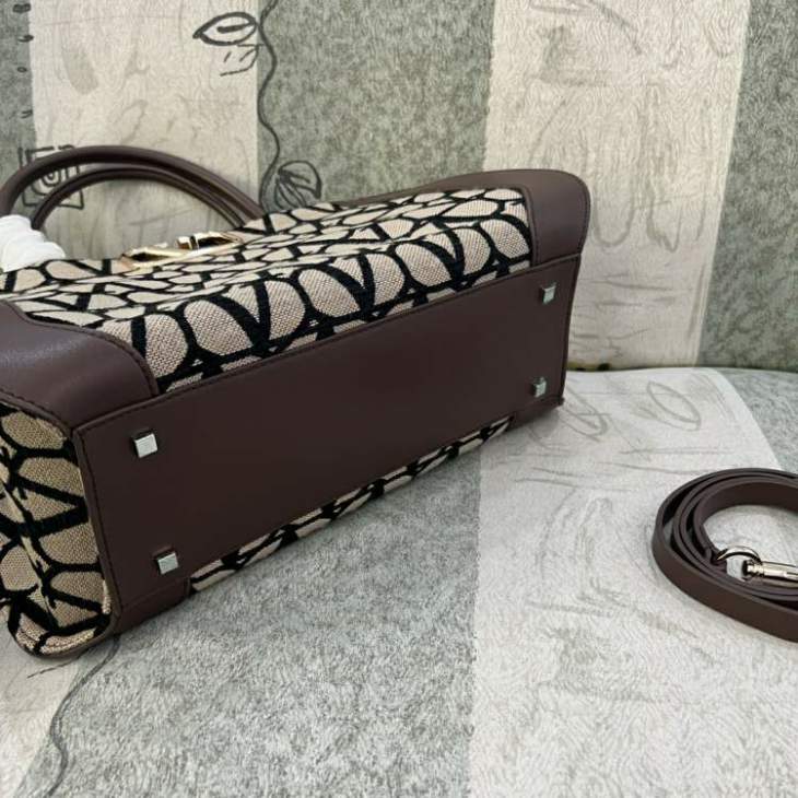 Picture of Valentino Handbags _SKUfw148123848fw